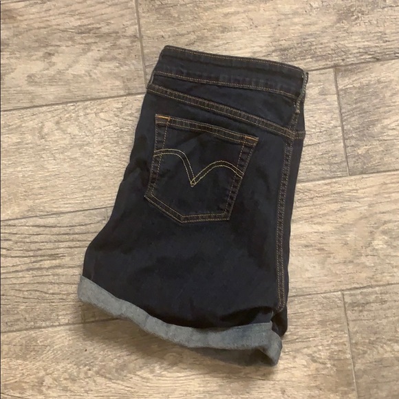 Levi’s dark rinse cuff short - Picture 3 of 3